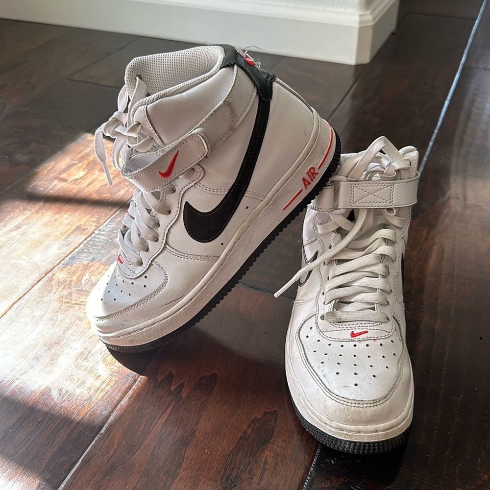 High top Nike Air Force 1 Cool Holographic lightning details